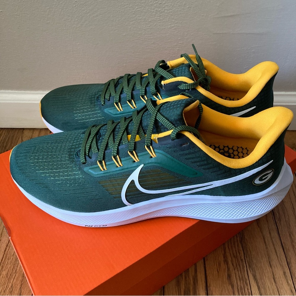 NEW Men’s Nike Pegasus 39 Green Bay Packers Shoes